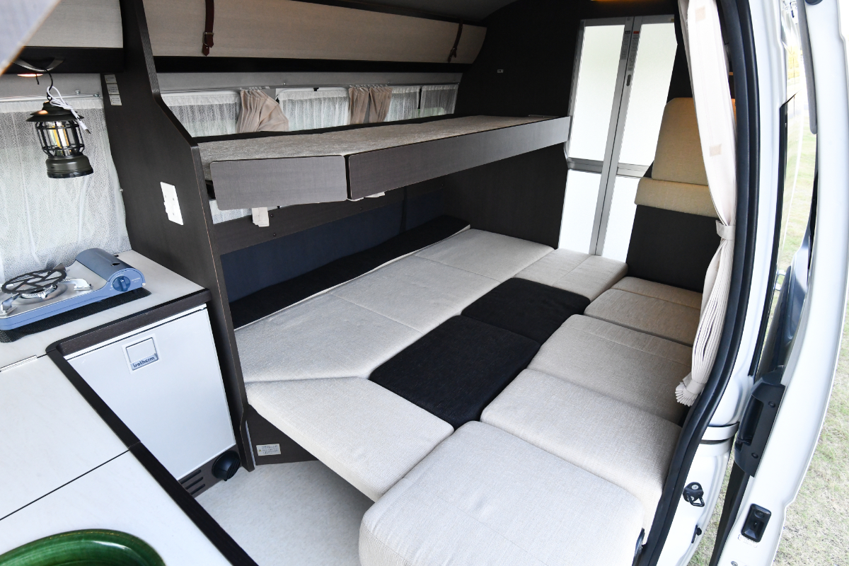 Fully flat bunk beds (for 4 people)