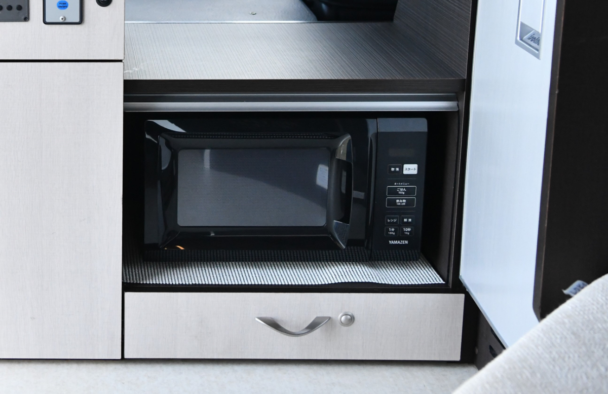 microwave oven